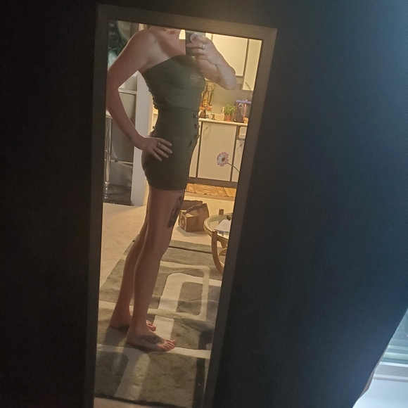 cute olive green romper with pockets & buttons - Picture 3 of 5